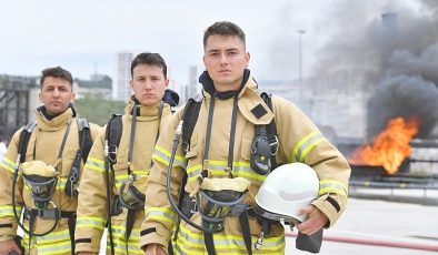 İzmir’in genç itfaiyecileri sıkı eğitimlerle göreve hazırlanıyor