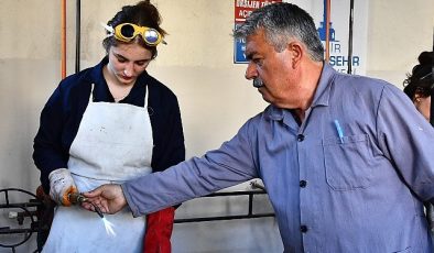 Meslek Fabrikası, kadın oksijen kaynakçıları yetiştiriyor Kadın kaynakçılar iş başında