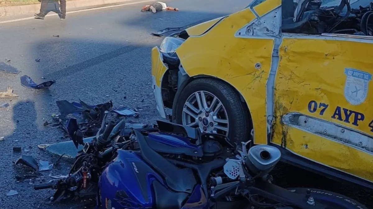 Alanya’da taksiyle motosiklet çarpıştı: 1 ölü