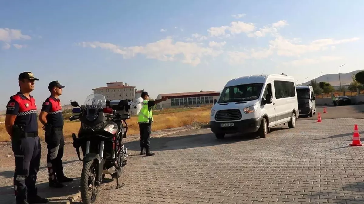 Van’da öğrenci servis araçları denetlendi