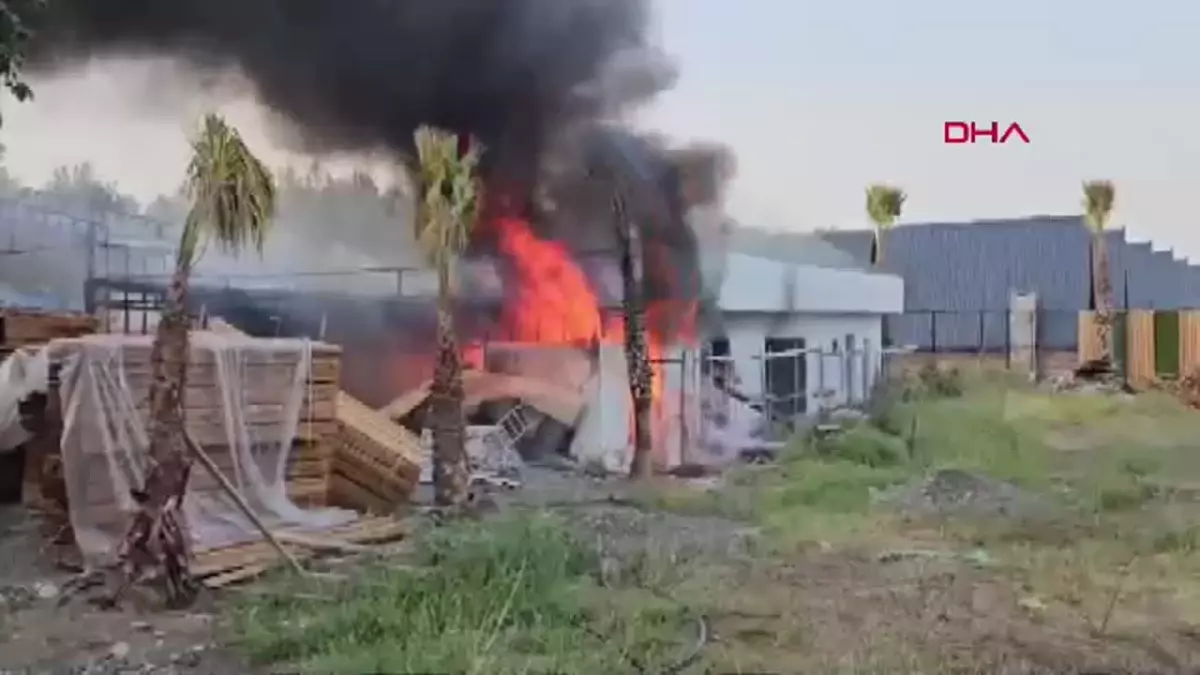 Yangın Restoran İnşaatını Sardı