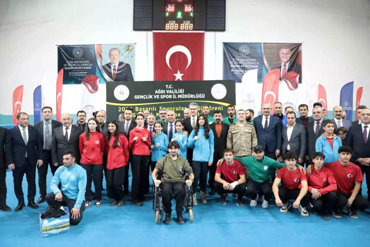 Ağrı’da Spor Malzemeleri Dağıtımı Yapıldı