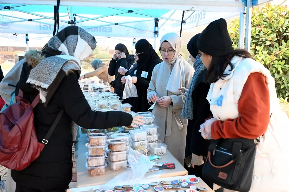 Doğu Türkistanlı Yetimler İçin Kermes ve Sergi